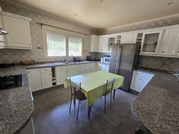 4-bedroom Detached Villa In Sax, Spain (260 M²)