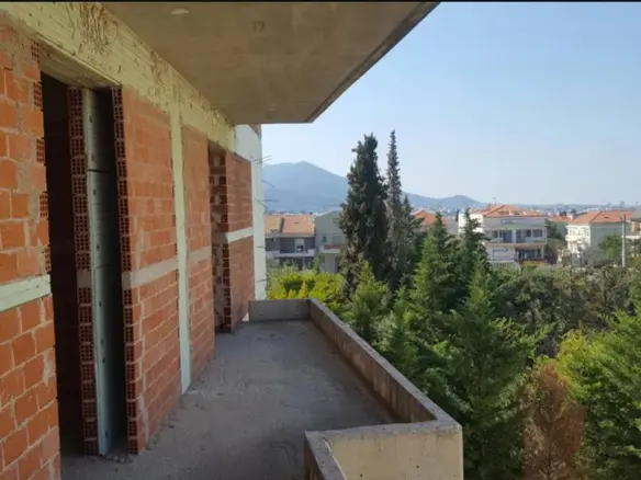 Building In Gerakas, Greece (810 M²)