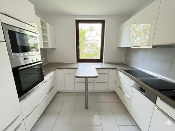 Waterfront Apartment With Prime Location In Central Berlin