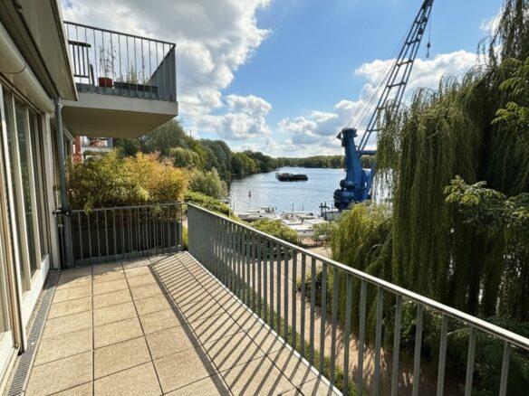 Waterfront Apartment With Prime Location In Central Berlin