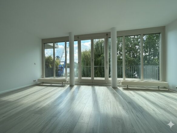 Waterfront Apartment With Prime Location In Central Berlin