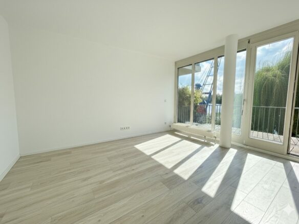 Waterfront Apartment With Prime Location In Central Berlin