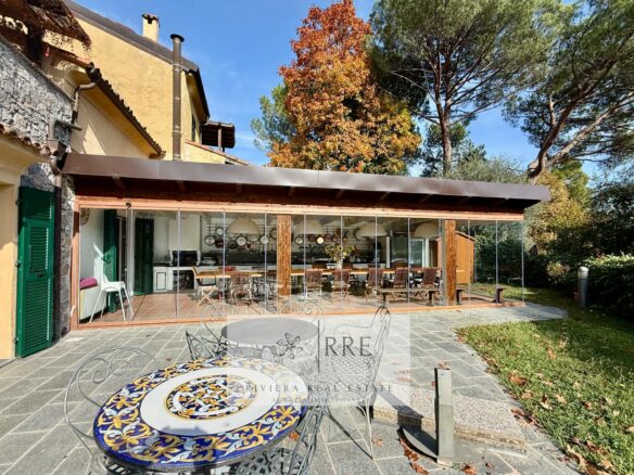 Villa With Pool In Garlenda Golf Club Area Rif. 1013-160