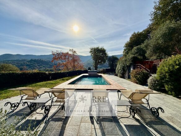 Villa With Pool In Garlenda Golf Club Area Rif. 1013-160