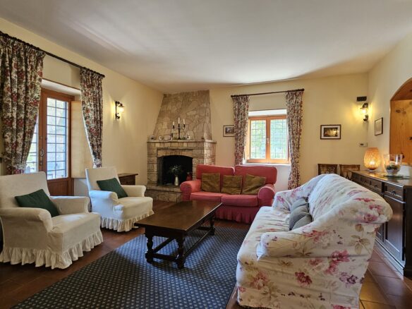Historic Stone Casale With Guest House And Swimming Pool
