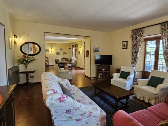 Historic Stone Casale With Guest House And Swimming Pool