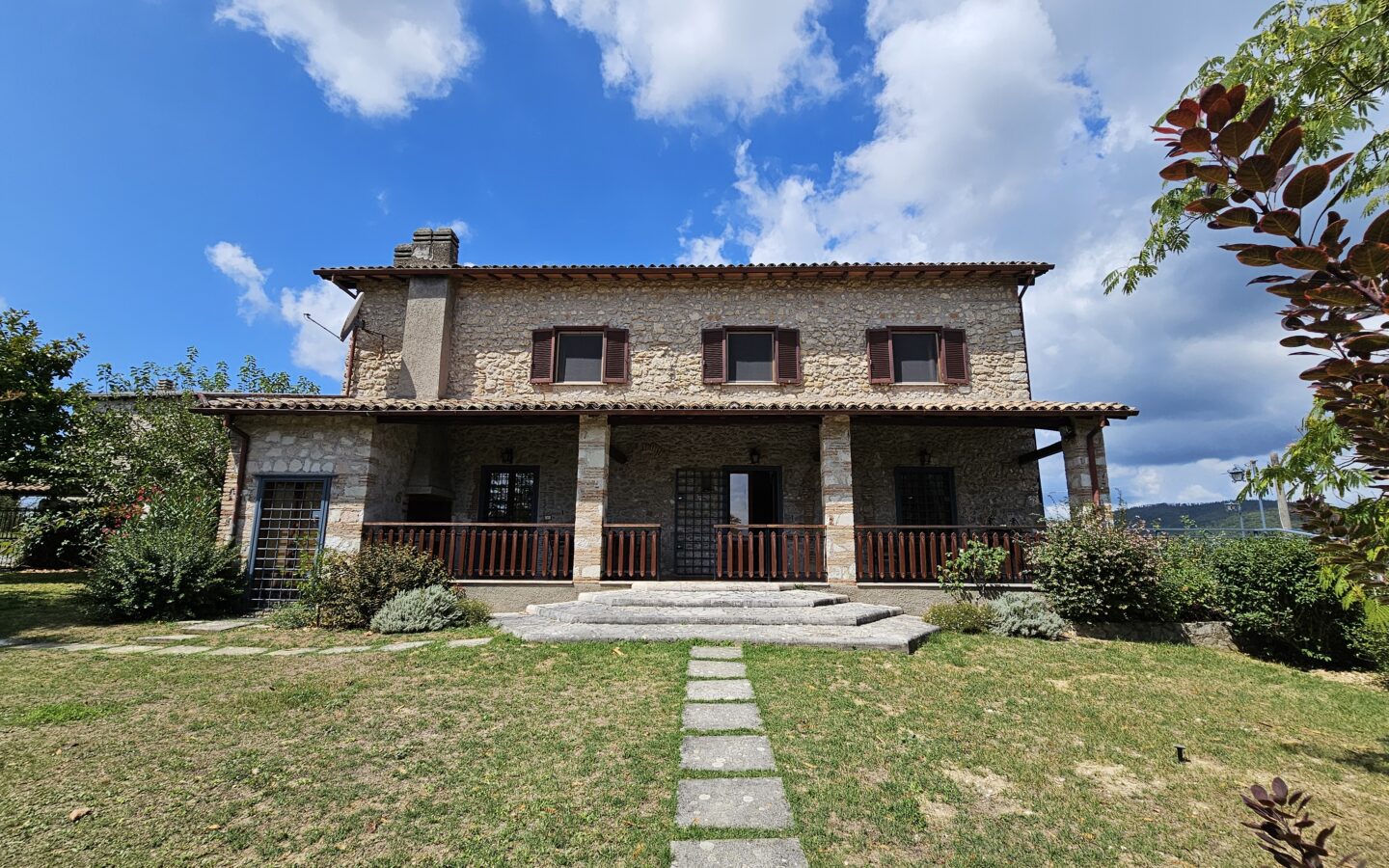 Historic Stone Casale With Guest House And Swimming Pool