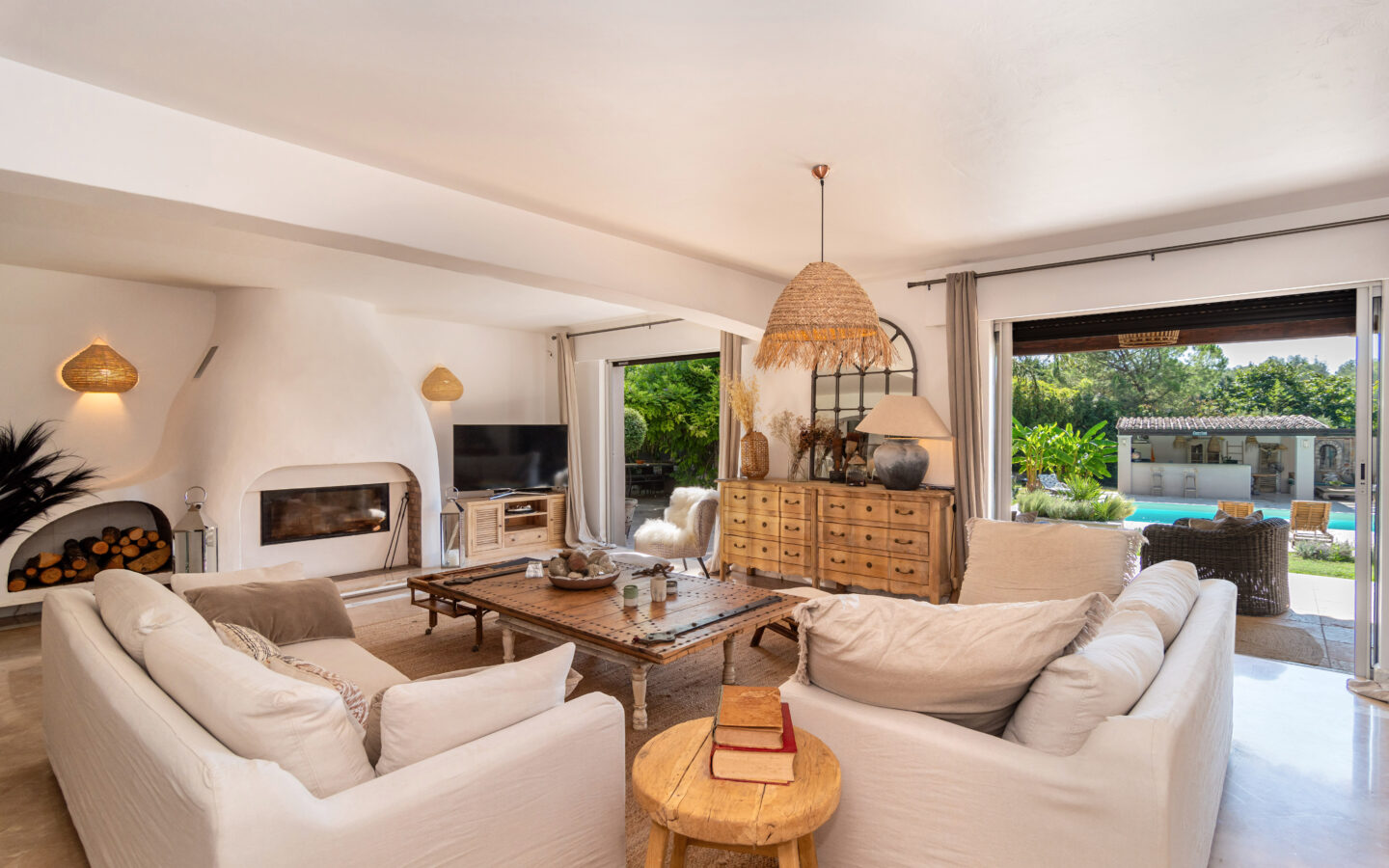Villa With Studio In Prime Location