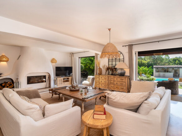 Villa With Studio In Prime Location