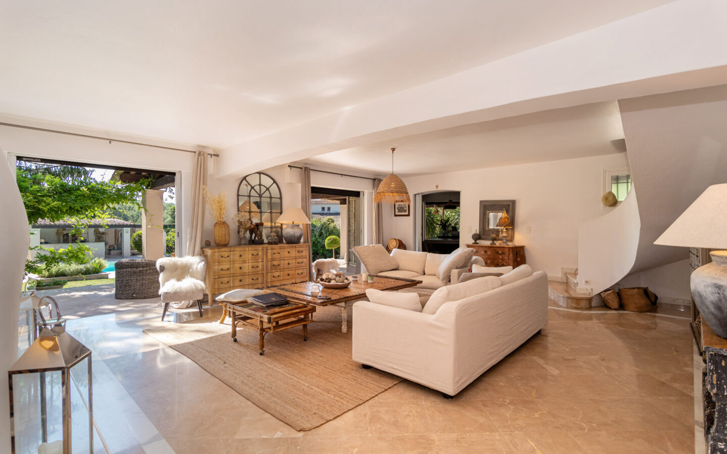 Villa With Studio In Prime Location