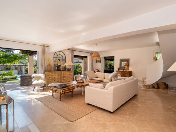 Villa With Studio In Prime Location