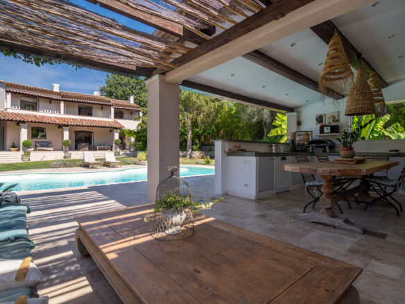 Villa With Studio In Prime Location
