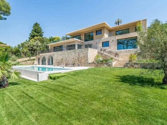 Contemporary Villa With Sea View In Coastal Location