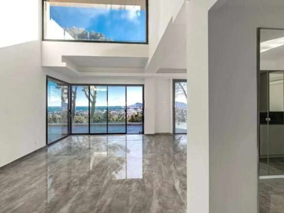 Contemporary Villa With Sea View In Coastal Location