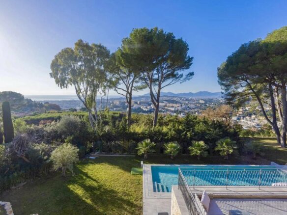 Contemporary Villa With Sea View In Coastal Location