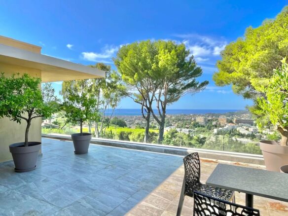 Contemporary Villa With Sea View In Coastal Location