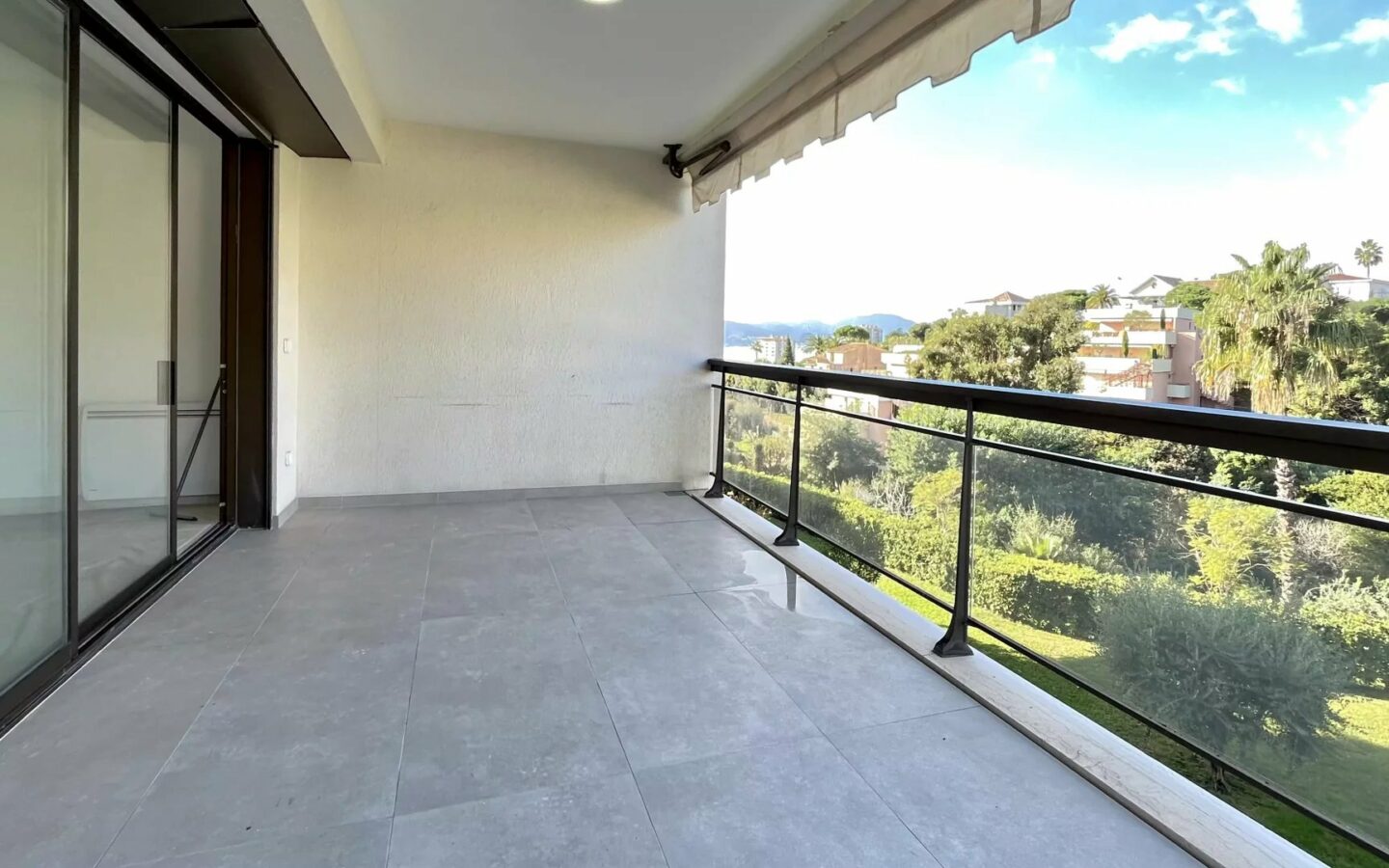 Sea View Apartment In Cannes With Two Bedrooms