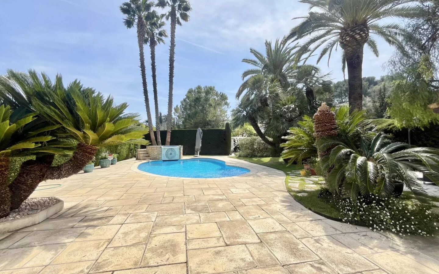 Villa In Exclusive Community Of Mougins With Amenities