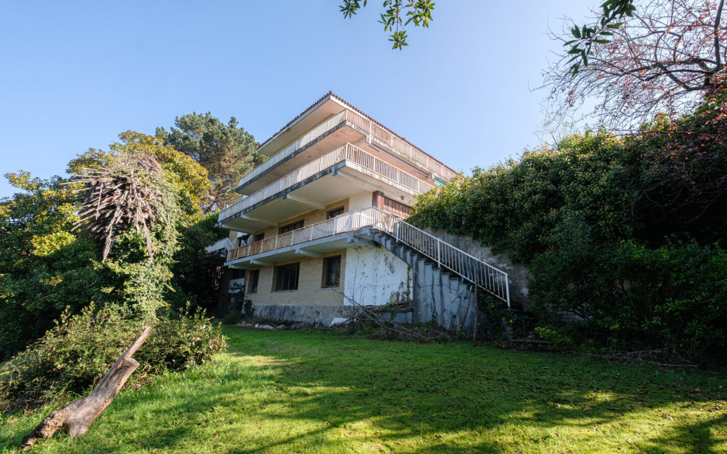 Chalet With Plot Available In Somio