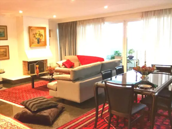 Multifunctional Building 420 M² Located In Athens