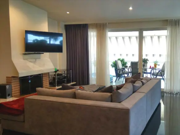Multifunctional Building 420 M² Located In Athens