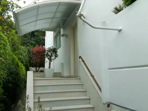 Multifunctional Building 420 M² Located In Athens