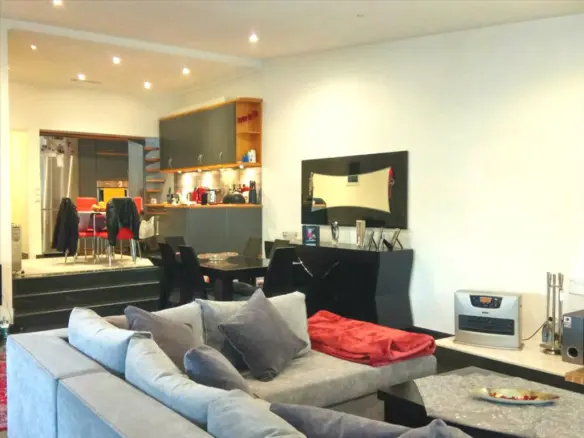 Multifunctional Building 420 M² Located In Athens