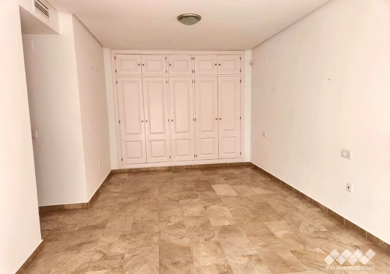 2-bedroom Flat In Benalmádena, Spain (187 M²)