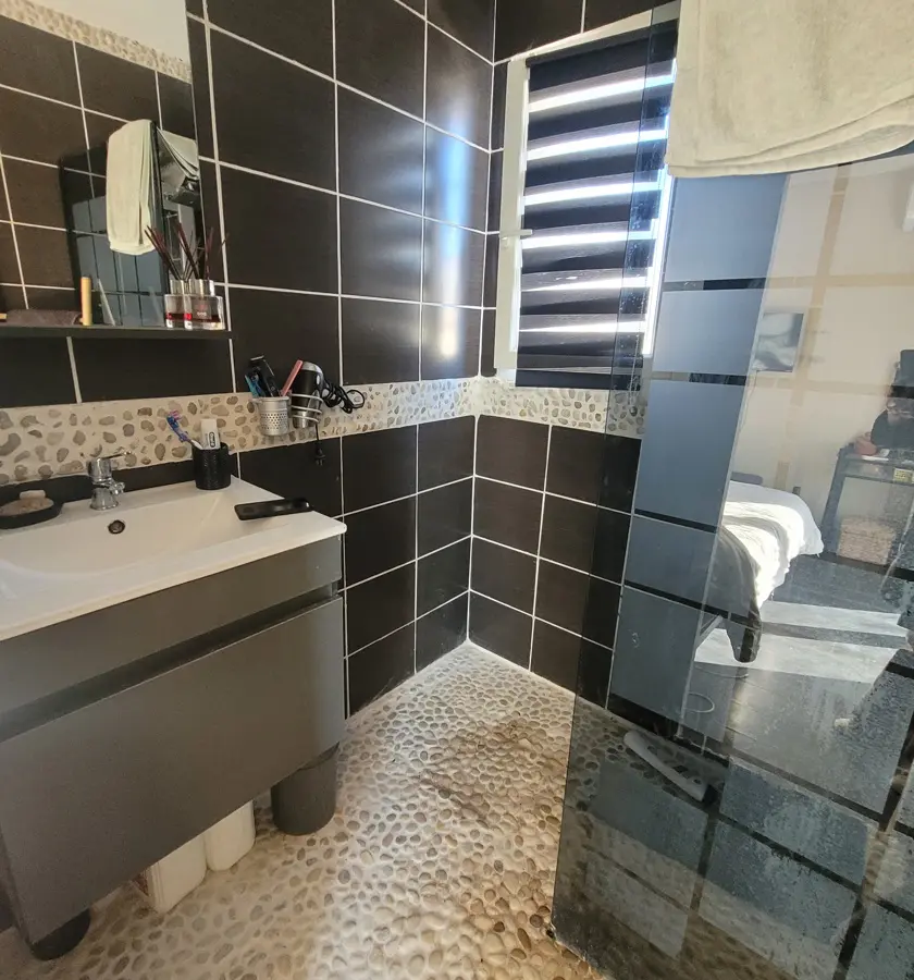 5-bedroom Detached House In Alignan Du Vent, France (140 M²)
