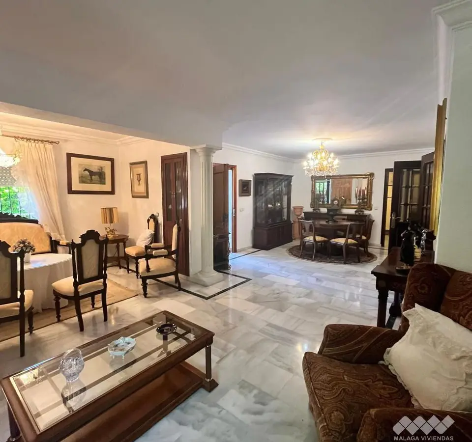 6-bedroom Villa In Málaga, Spain (360 M²)
