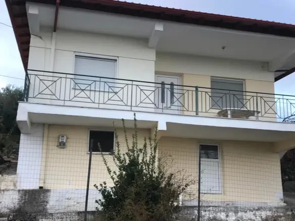 Detached House With 2 Bedrooms Located On Olympic Coast