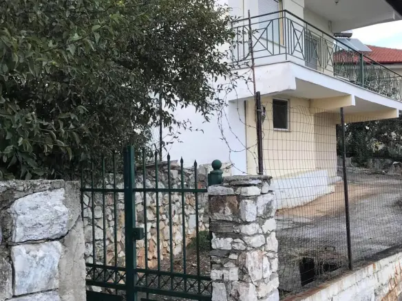 Detached House With 2 Bedrooms Located On Olympic Coast