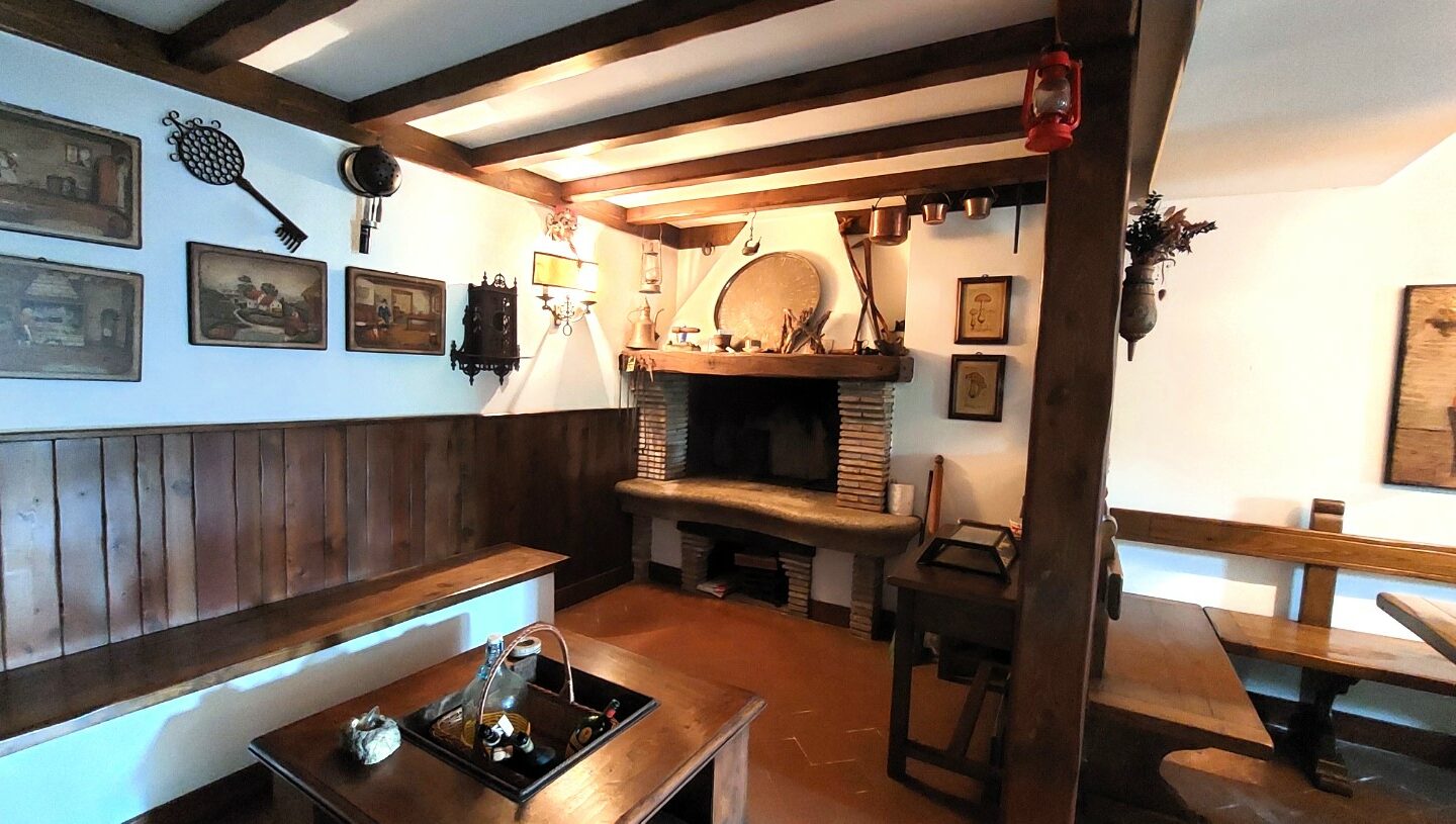 Single Villa Near Asolo With Extensive Garden Area