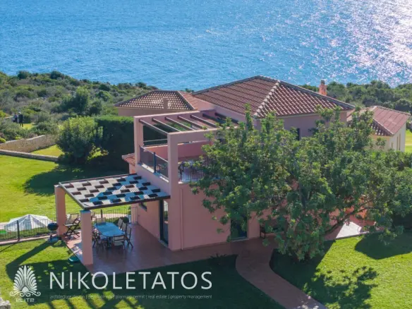 Charming Villa Retreat In Skala, Greece