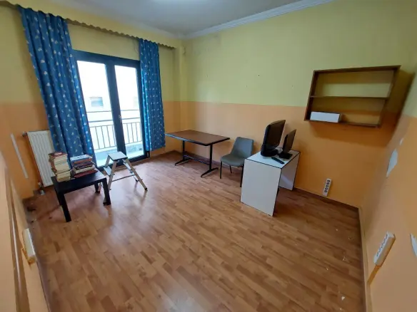5-bedroom Flat In Lagkadas, Greece (130 M²)