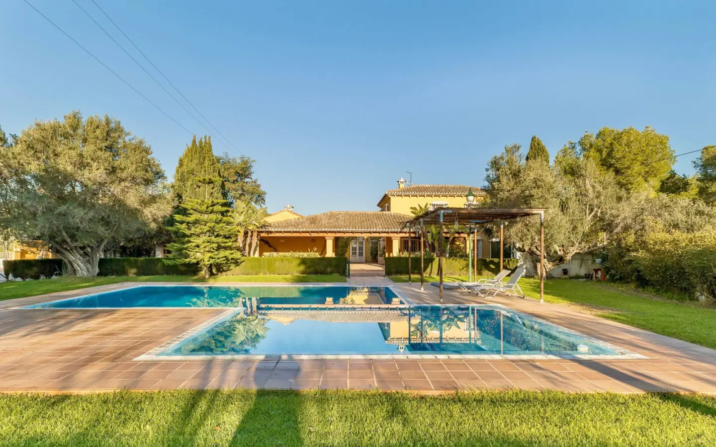 Bétera Valencia Property With Extensive 847 M² Land Area