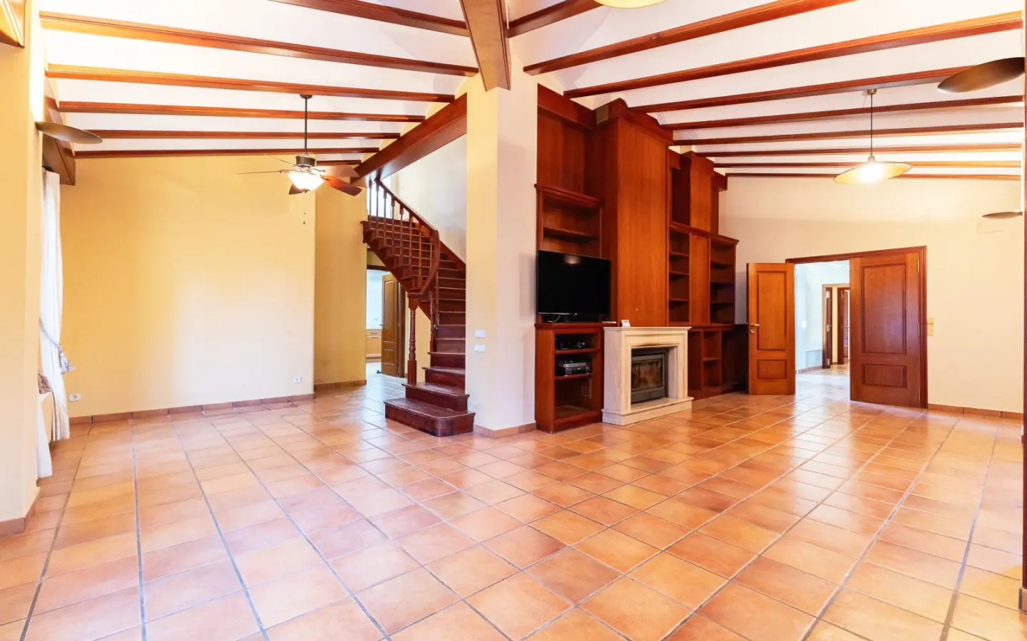 Bétera Valencia Property With Extensive 847 M² Land Area