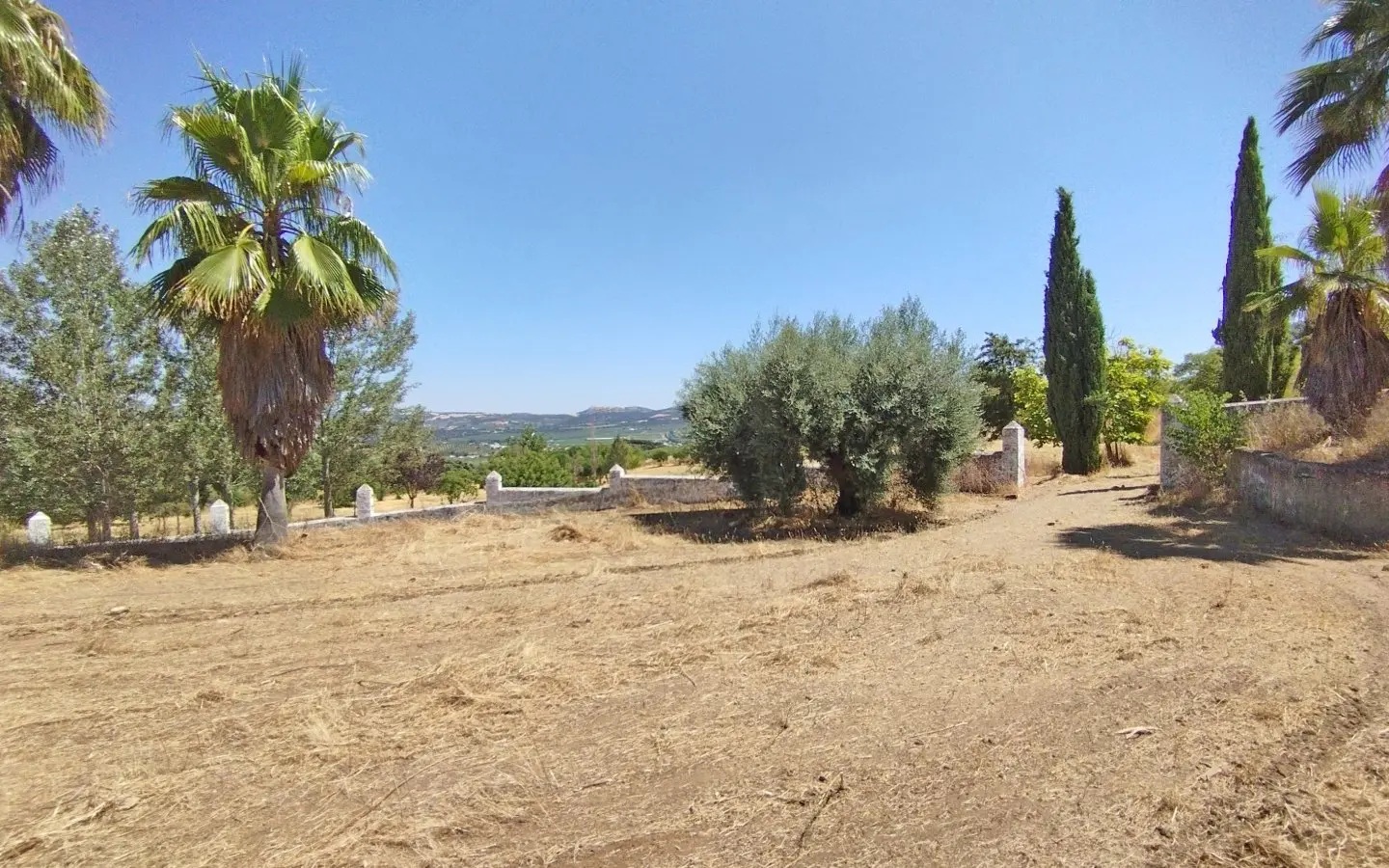 Plot Of 757 M² In Setenil De Las Bodegas, Andalusia