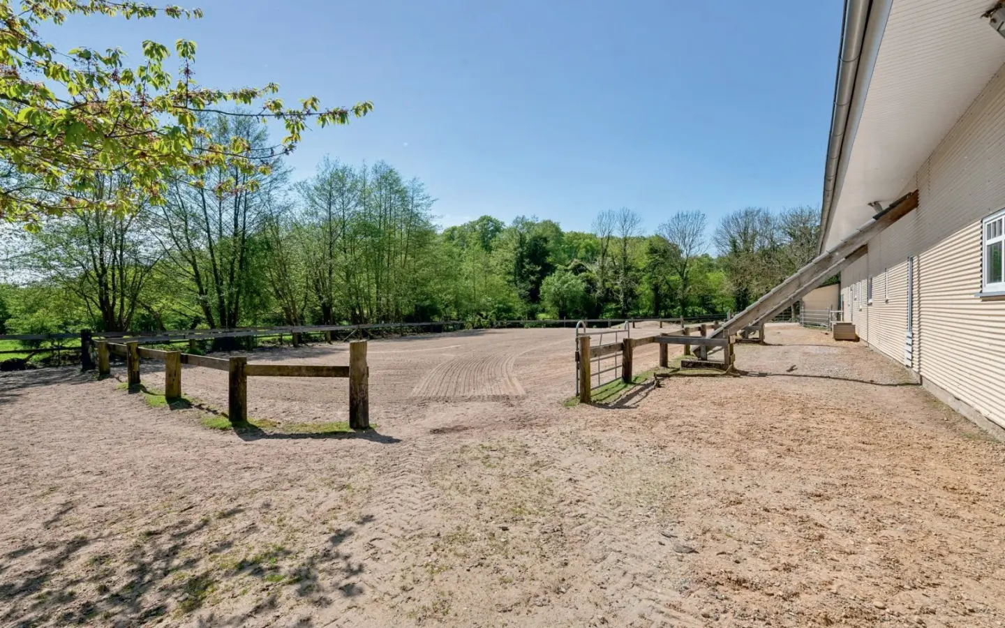 Four-bedroom Villa With Garden In Giekau