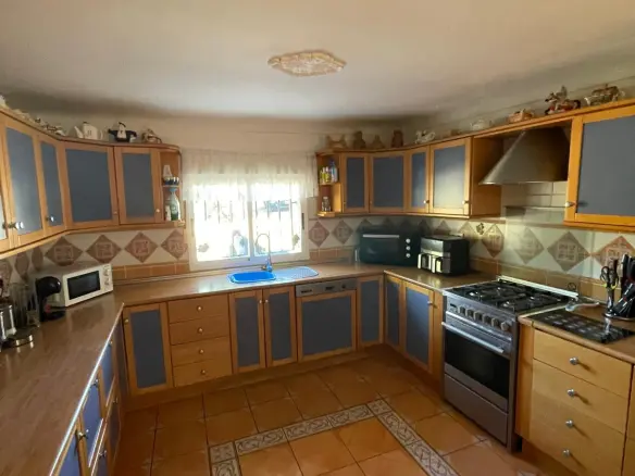 6-bedroom Country House In Ca&ntilde;ada Del Trigo, Spain (400 M²)