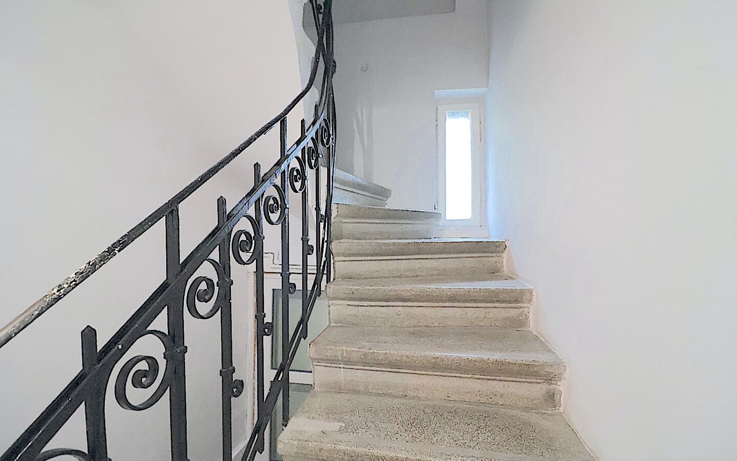 Historic House In Dorbanți – Capitale
