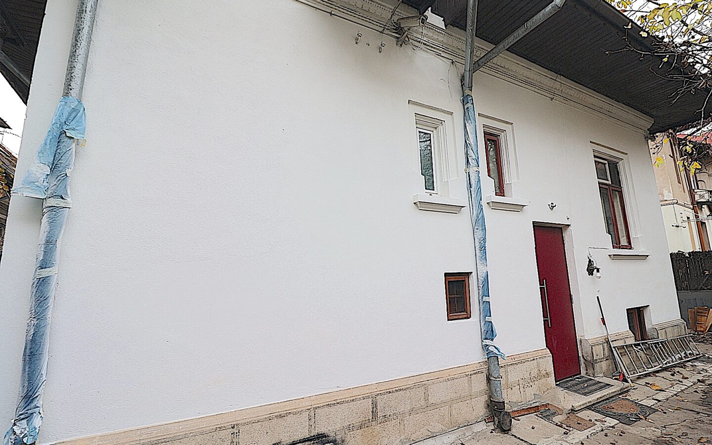 Historic House In Dorbanți – Capitale