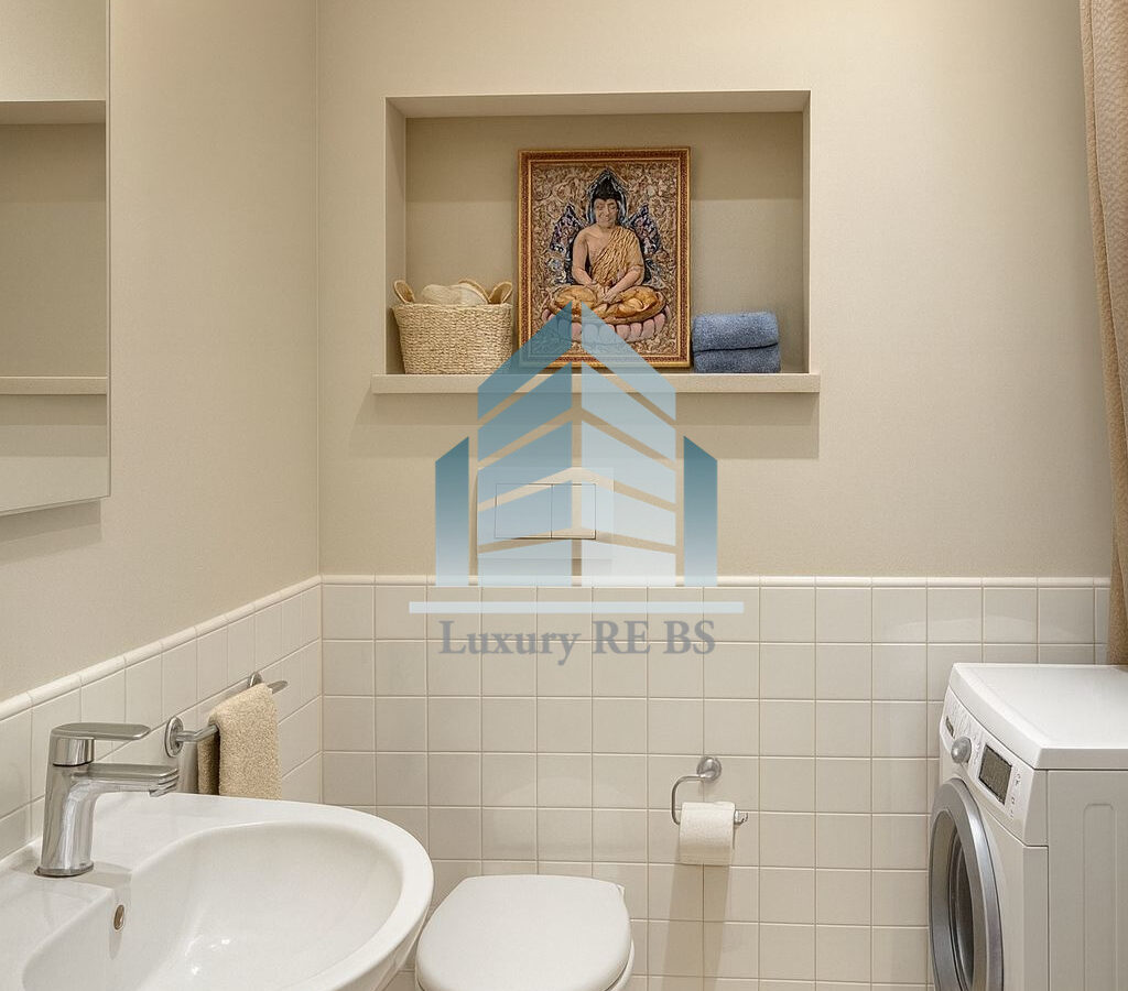3-bedroom Vintage Apartment In Central Rome