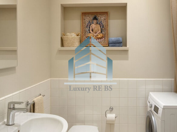 3-bedroom Vintage Apartment In Central Rome