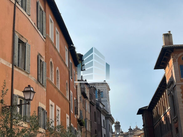 3-bed Villa Near Piazza San Salvatore Historic Charm
