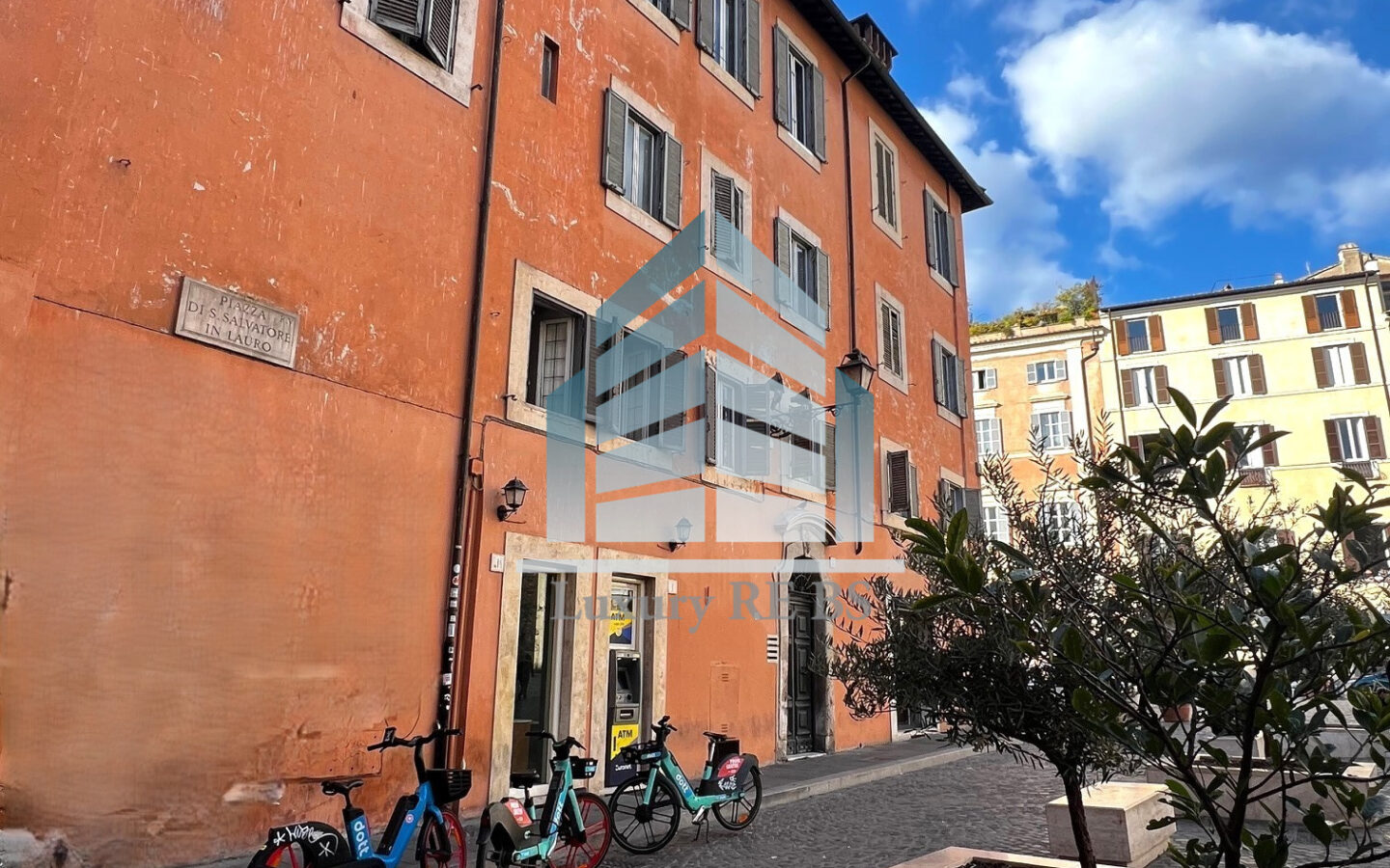 3-bed Villa Near Piazza San Salvatore Historic Charm