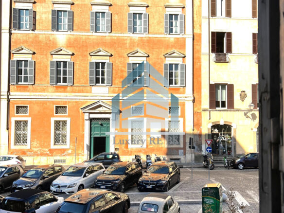 3-bedroom Vintage Apartment In Central Rome