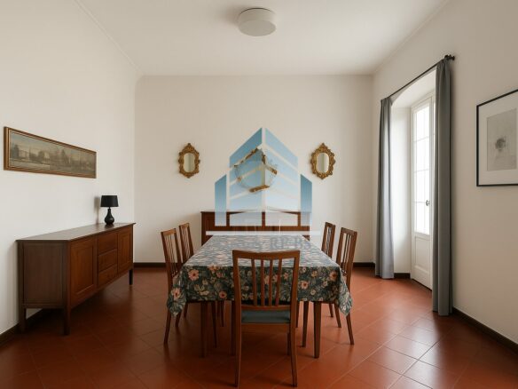 3-bedroom Vintage Apartment In Central Rome