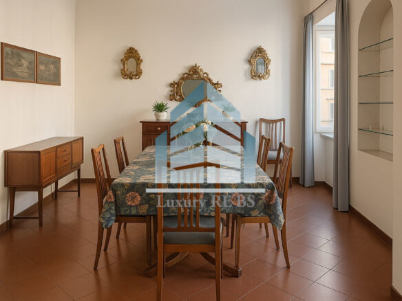 3-bedroom Vintage Apartment In Central Rome