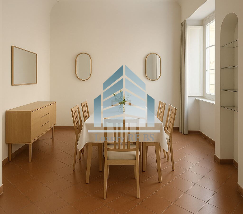 3-bedroom Vintage Apartment In Central Rome
